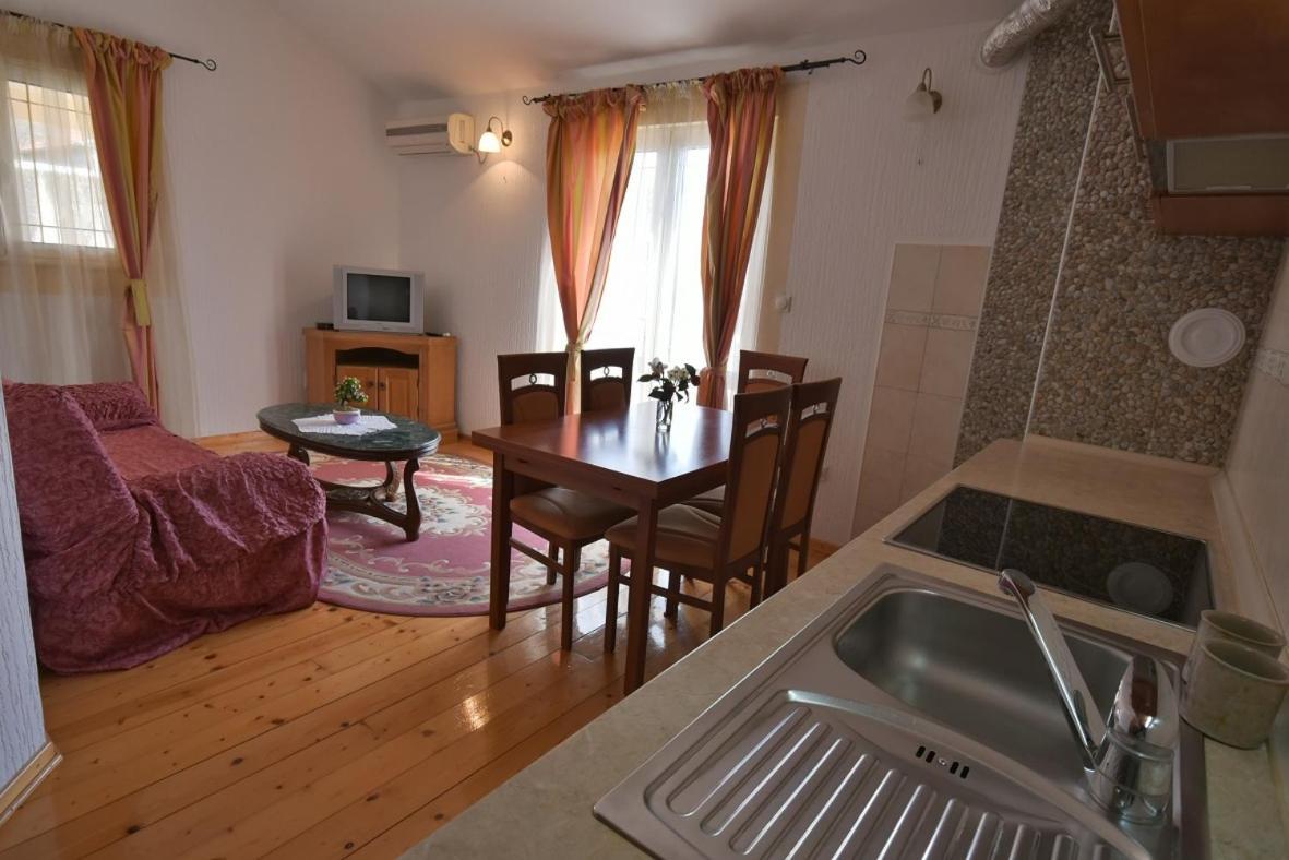 Apartments Popadic With Parking Herceg Novi Chambre photo